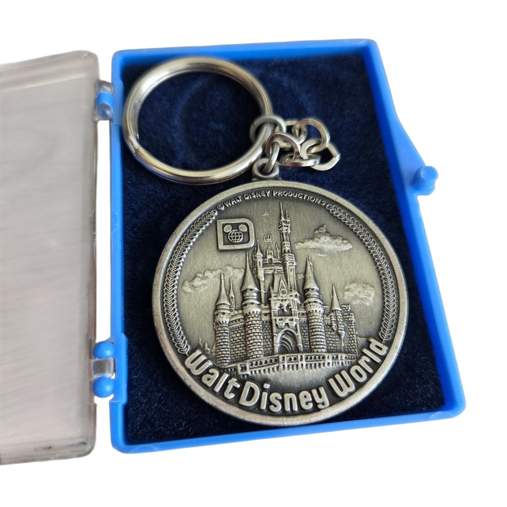 Vintage Walt Disney World Keychain Cinderella Castle Pewter Medallion Disneyana